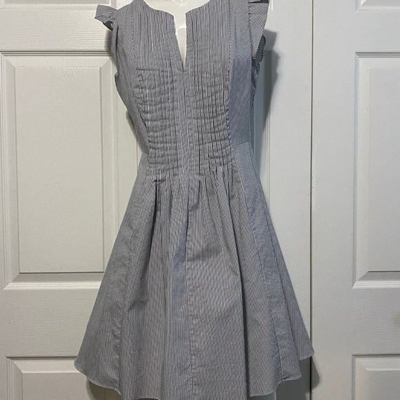 CECE Pleated Flutter Sleeve Dress Grey & White Striped Sz 6 - Picture 3 of 10